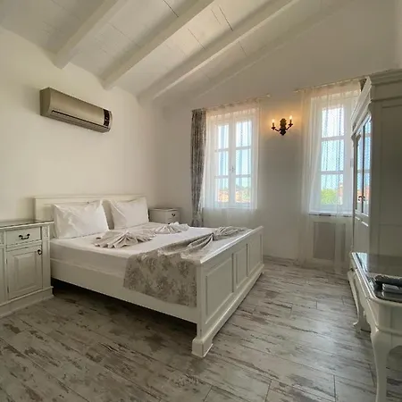 Alacati Roka Tas Butik * Çeşme