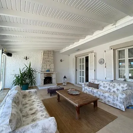 Alacati Roka Tas Butik Çeşme