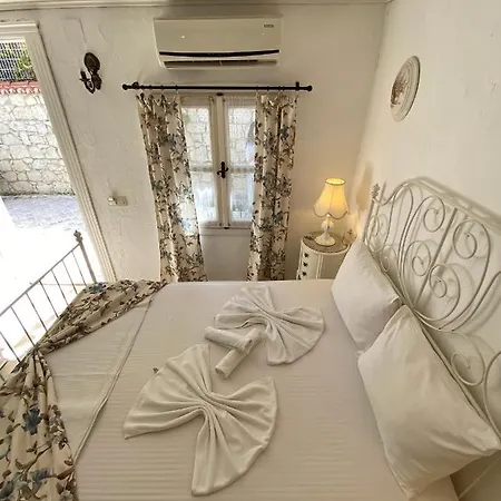 Alacati Roka Tas Butik * Çeşme