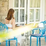 Hotel Alacati Roka Tas Butik *