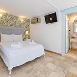Hotel Alacati Roka Tas Butik *