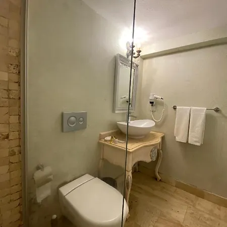 Alacati Roka Tas Butik * Cesme