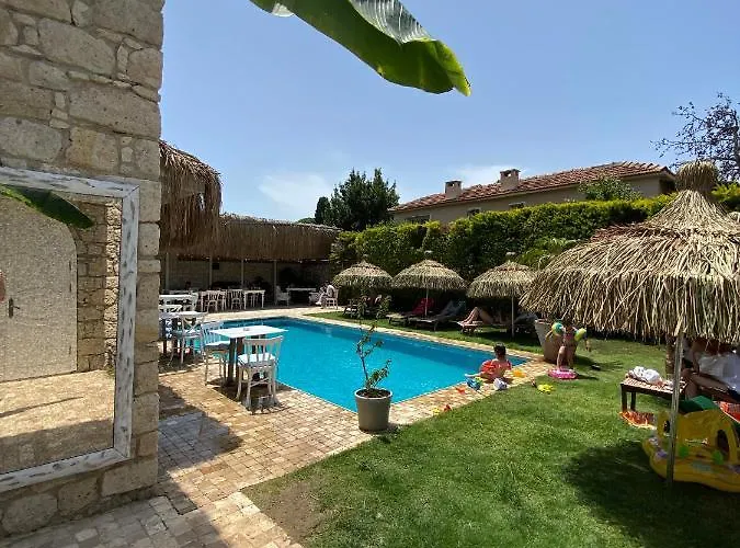 Alaçati Roka Taş Butık Otel Çeşme