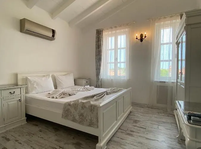 Alaçati Roka Taş Butık * Çeşme