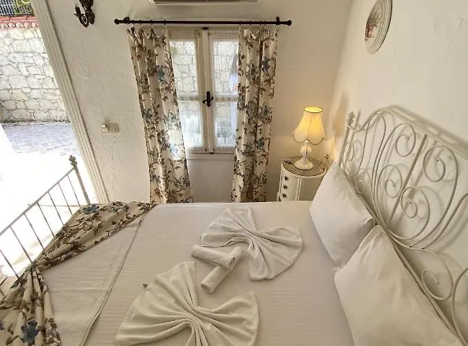 Alaçati Roka Taş Butık * Çeşme