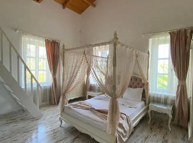 Otel Alaçati Roka Taş Butık *