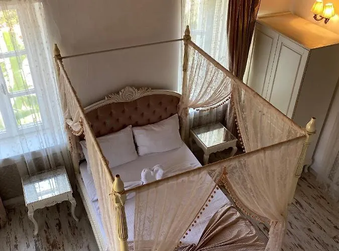 Alaçati Roka Taş Butık Çeşme